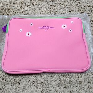 Marc jacobs daisy pop laptop case